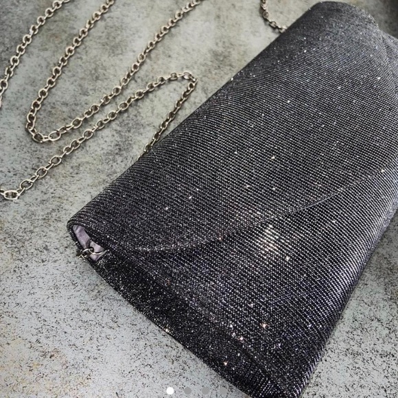 Vintage Chain Glitter Clutch - Picture 11 of 14